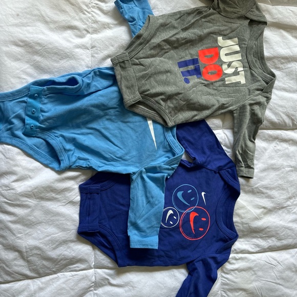 Nike Long Sleeve Bodysuits Bundle 3-6 months - Picture 3 of 3